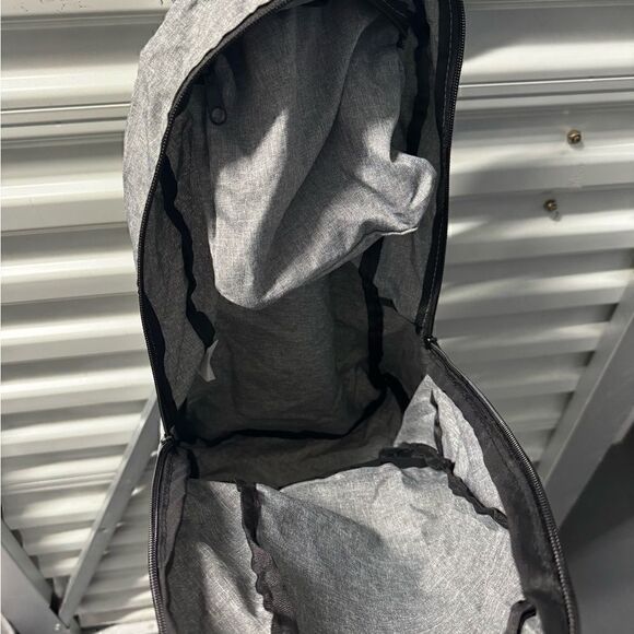 NWT- Card Tech backpack Gray Lightweight - Picture 6 of 12